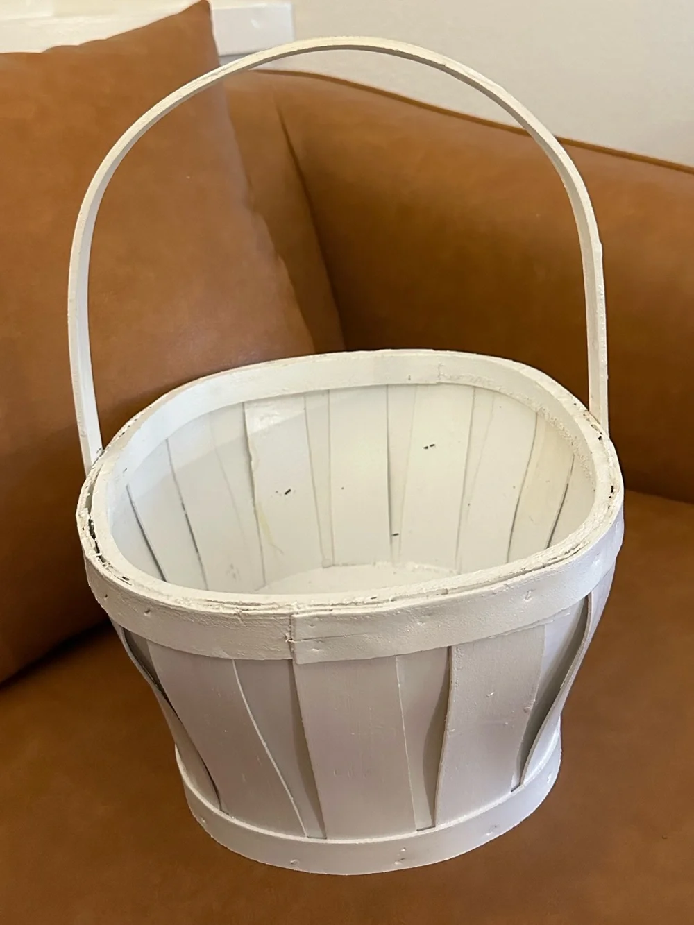 White handled basket • wooden • wood